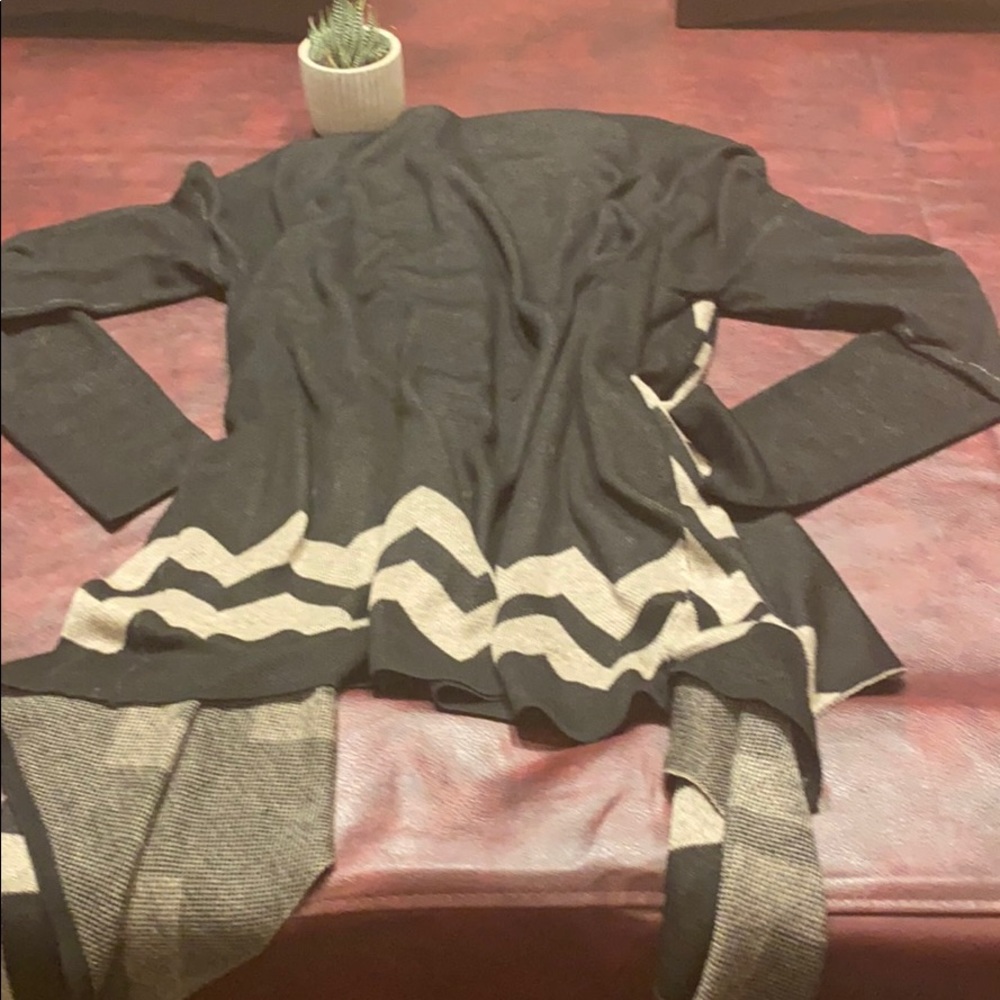 Zigzag Patterned Sweater - Picture 6 of 7